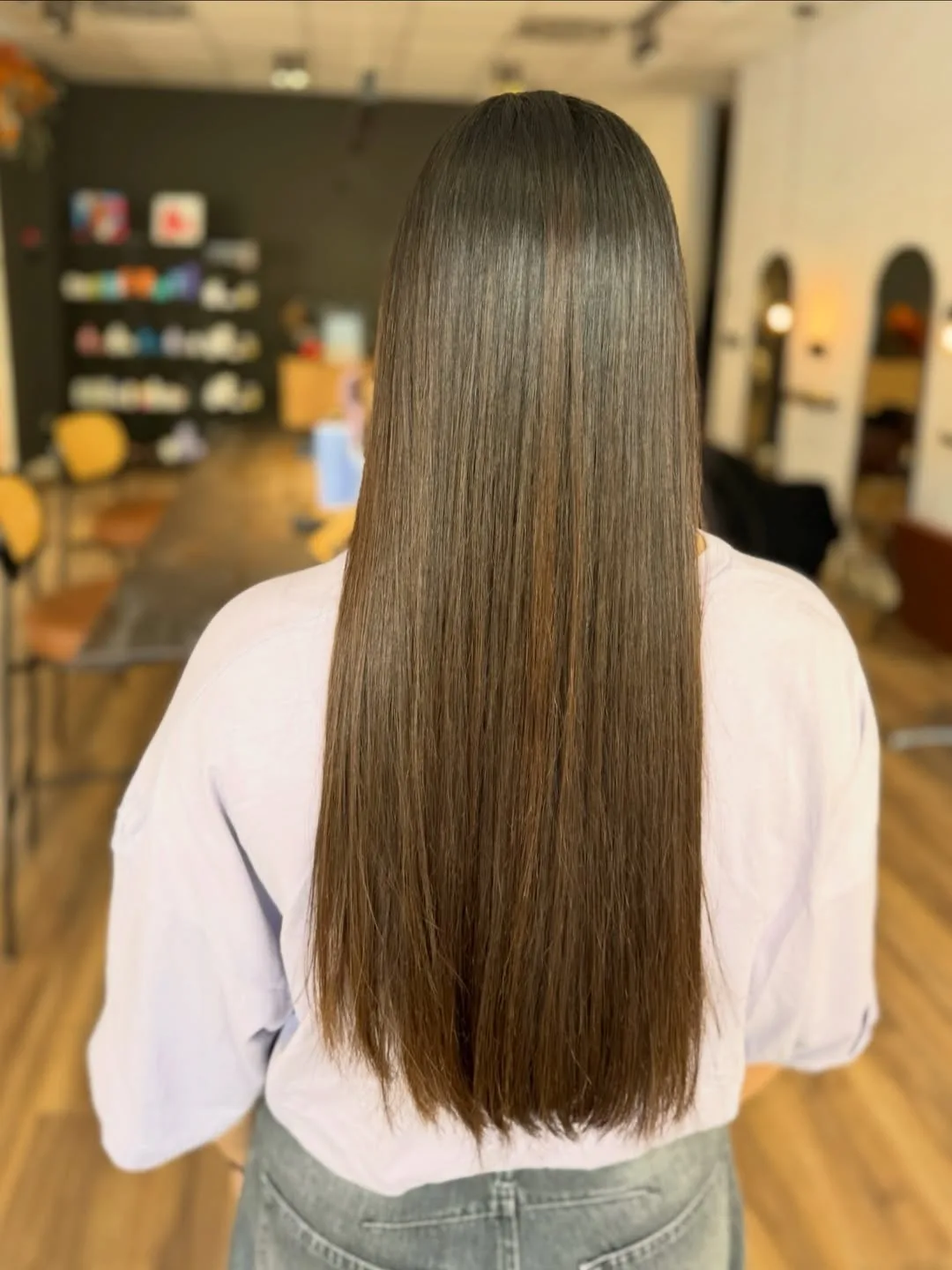 Castaño liso y brillante tras Keratin Infusion