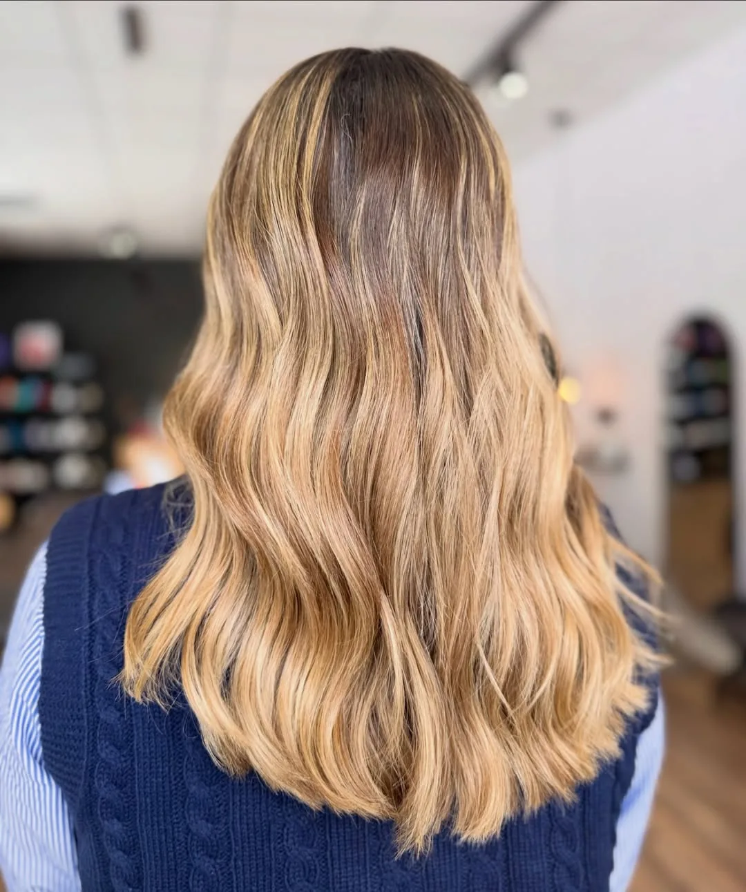 Balayage Sunnylights en tonos miel, vainilla y champagne